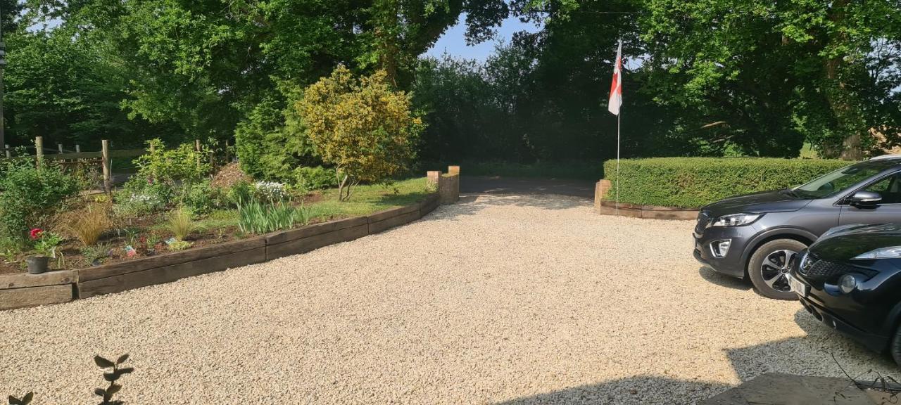 Ha'Penny Acre Bed & Breakfast Sherfield English Exterior photo