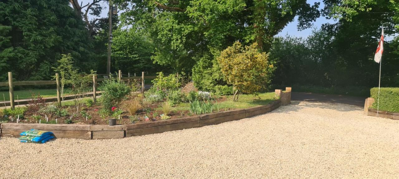 Ha'Penny Acre Bed & Breakfast Sherfield English Exterior photo