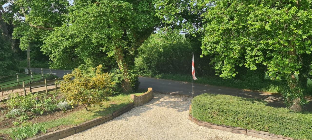 Ha'Penny Acre Bed & Breakfast Sherfield English Exterior photo